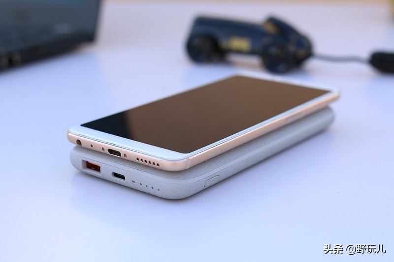 安卓手机背夹式充电宝测评,南卡无线充电宝pow-1和pow-2