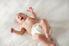 三岁熊孩子哭闹不止怎么办,听不懂话的孩子爱打人怎么办