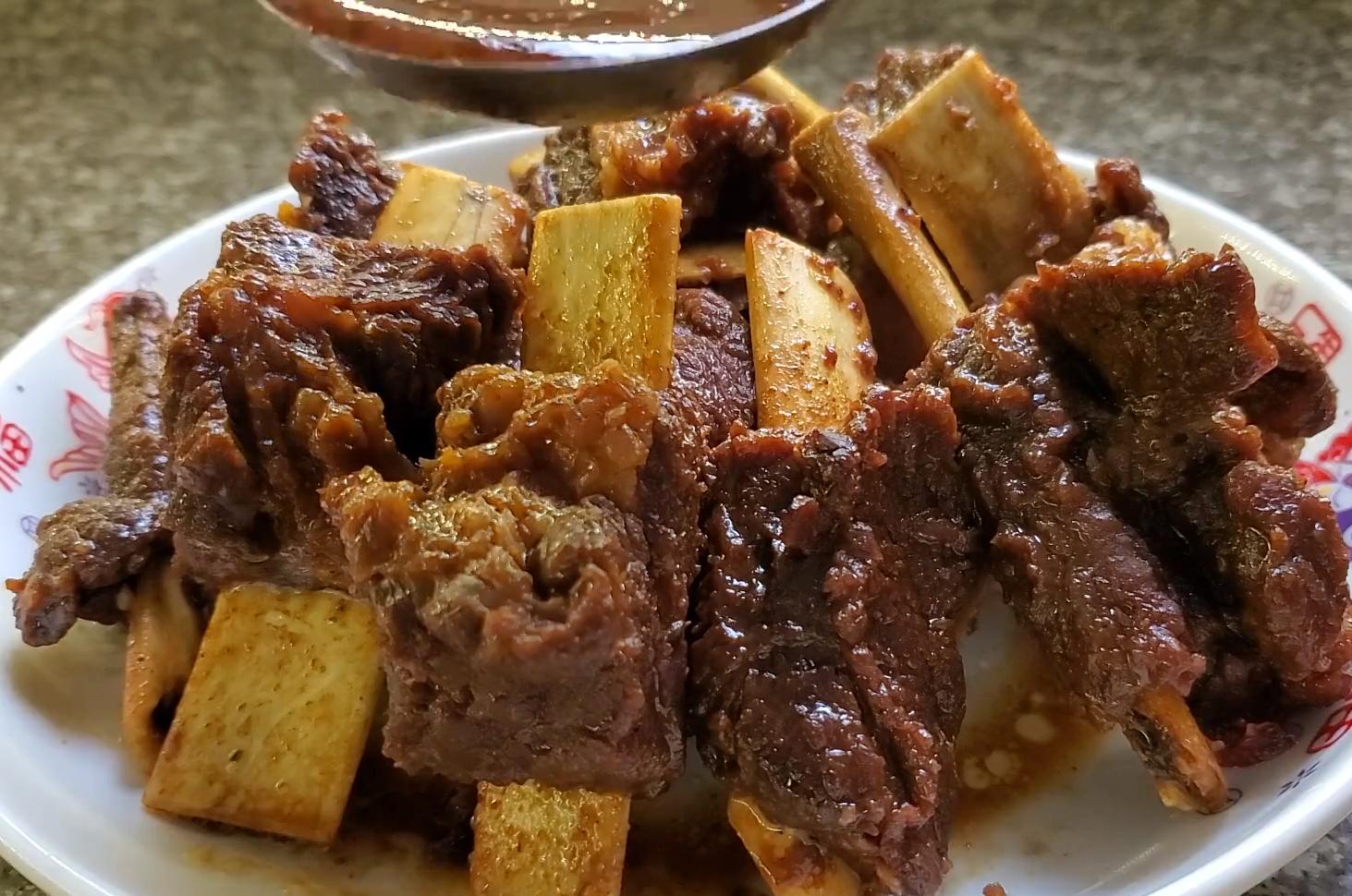 爱吃排骨要收藏,炖牛排骨的做法最正宗的做法窍门