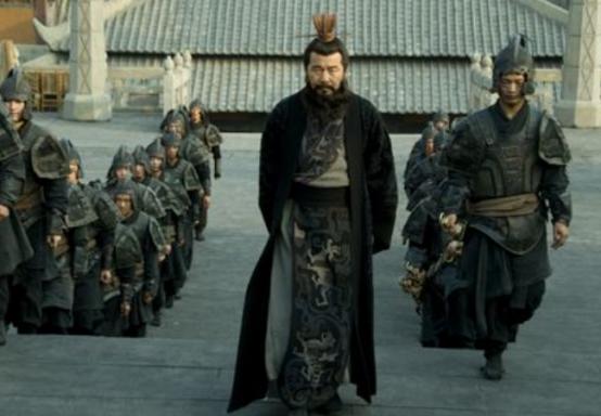 曹操说出身寒门不是耻辱能屈能伸,曹操能屈能伸方为大丈夫事例