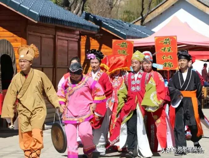 太热闹!弥勒花海、人海、车海、舞海...这些人上镜了!