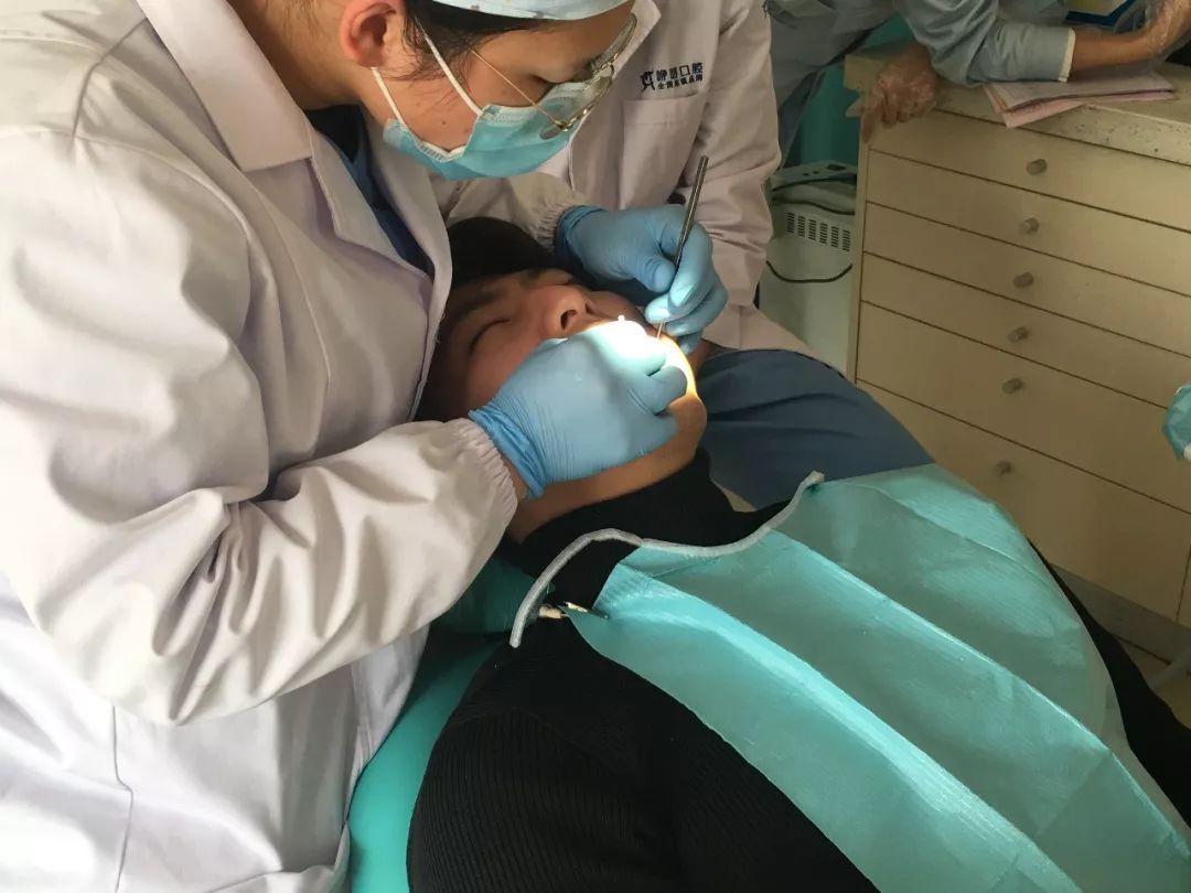 小“李敏镐”来咿呀口腔种牙了！