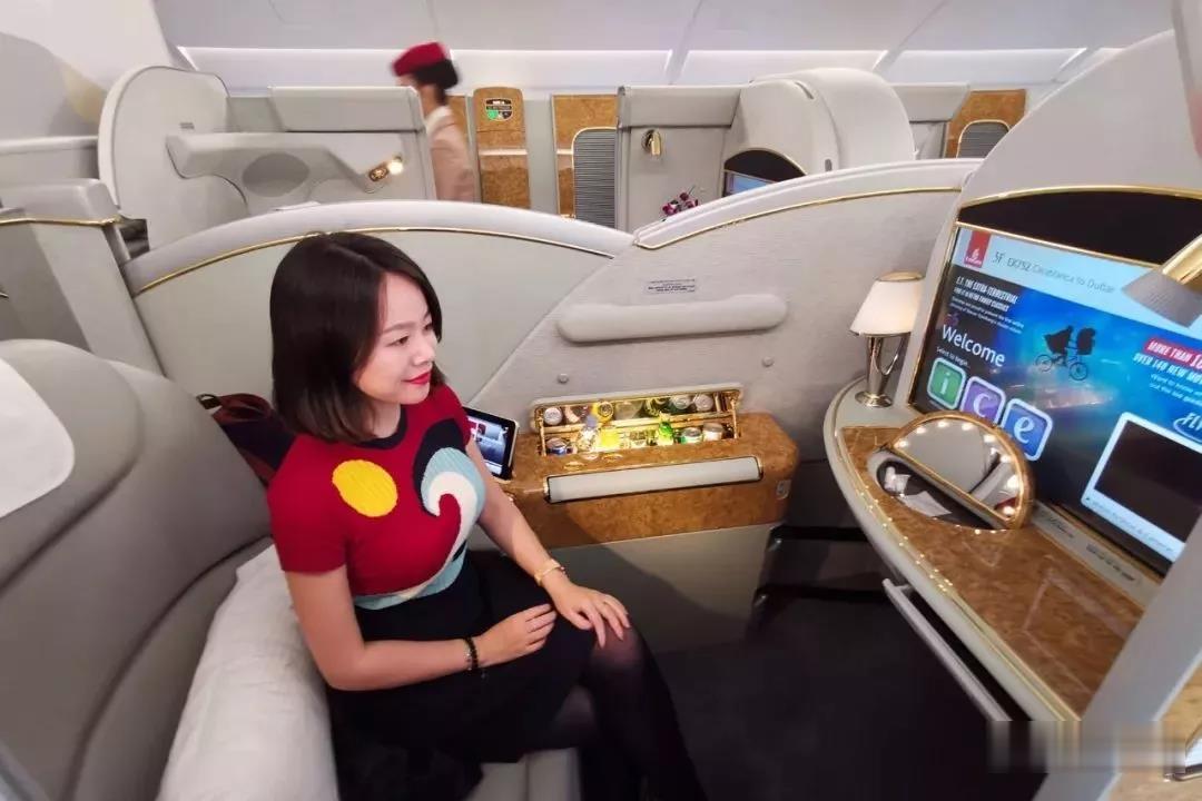 外航空姐制服大比拼 (外航制服赏析视频)