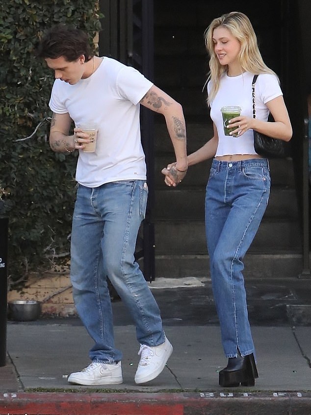 贝克汉姆二儿子秀恩爱,贝克汉姆维多利亚接吻视频