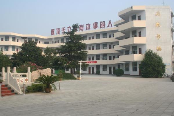 72年风化雨润英才辈出,漯河高中校园文明和谐谱新章