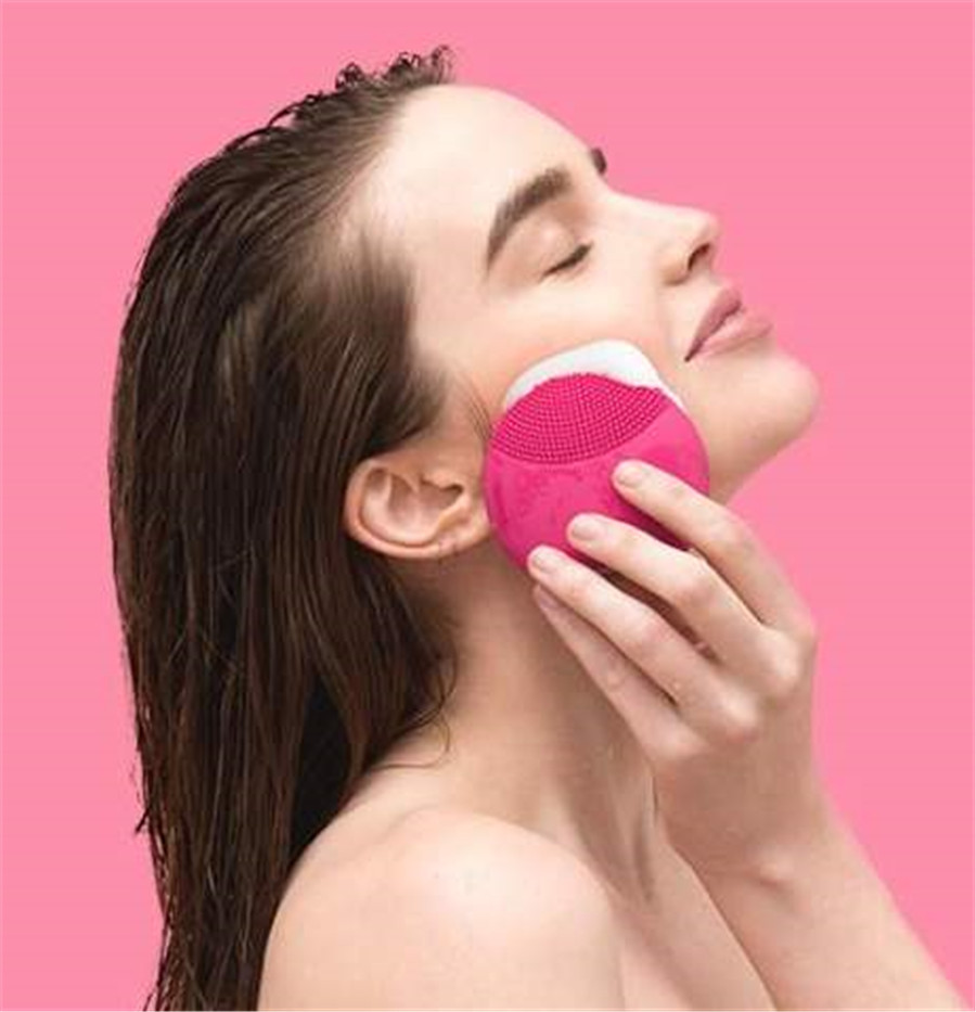 “小脸梦”光靠护肤品怎么够？美容仪才是留住青春的神助攻