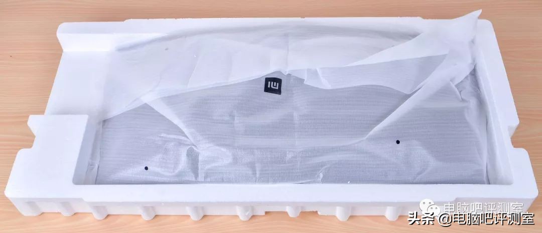 用了两年的小米34寸曲面显示器,小米34寸曲面显示器漏光严重