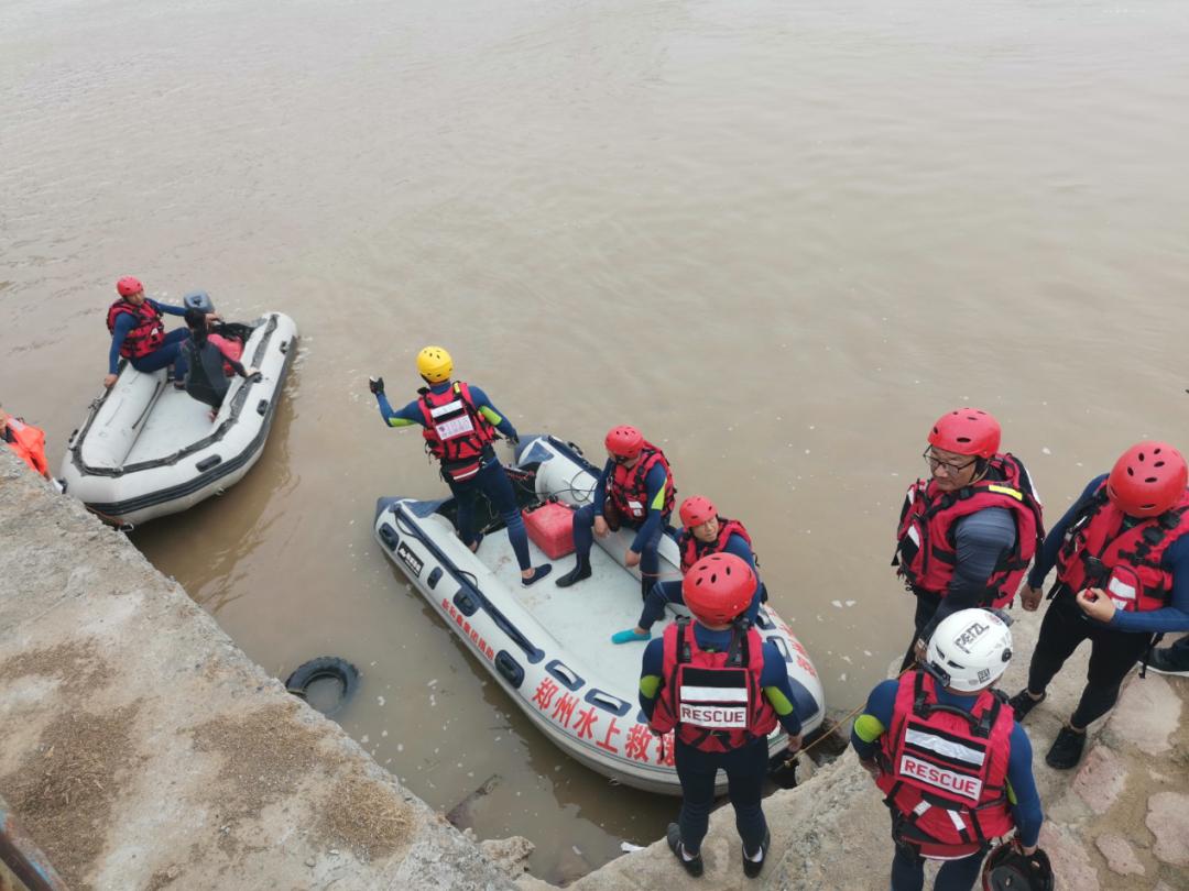 紧急营救隧道坍塌,桃花峪大桥救人