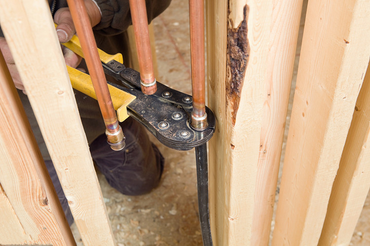 铜水管接头渗漏水怎么办？铜步限位自动锁紧式铜管快速接头来解决