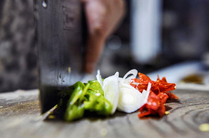 什么材质做的案板不容易变形开裂,最好的案板是什么材质