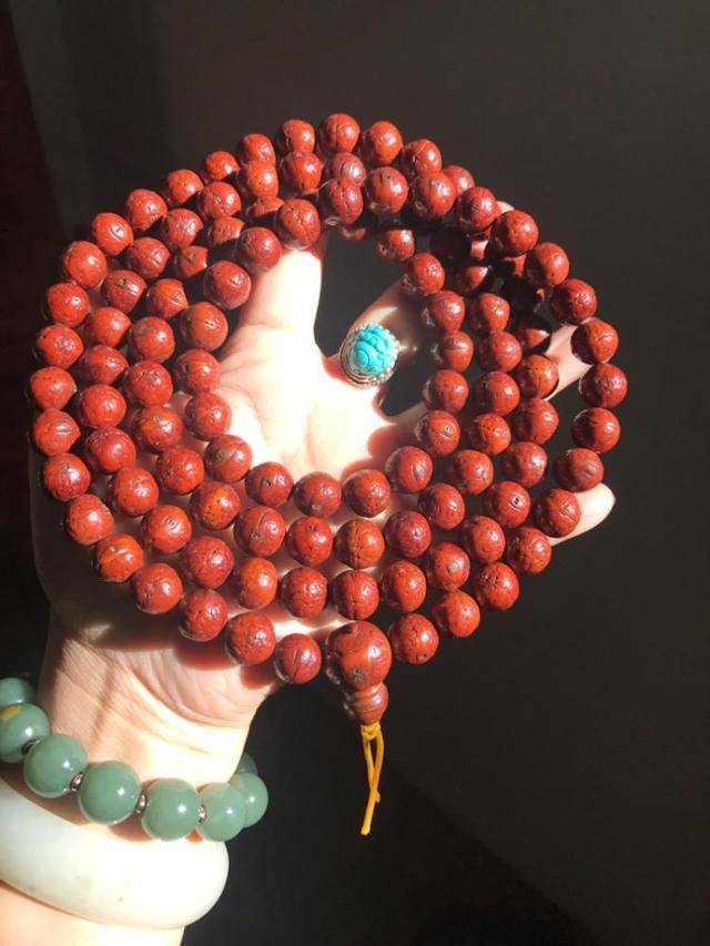 上油的文玩后期盘玩图片,文玩油颜色有黄有白