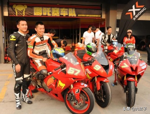 车评人陈震二环开什么车,二环十三郎陈震和车的合影