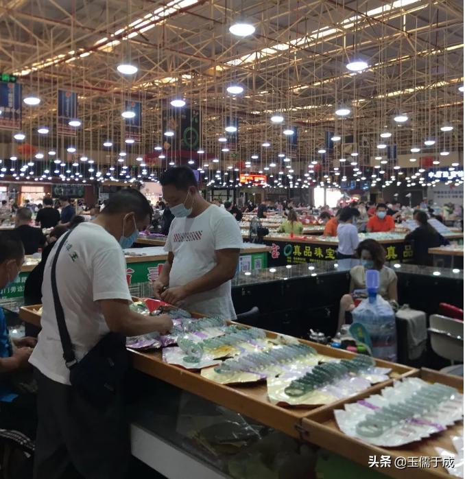 瑞丽市翡翠玉石市场,孔雀舞瑞丽