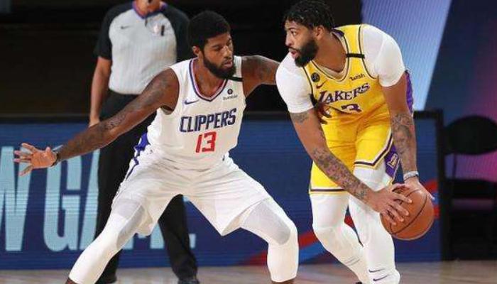 老詹累到坐在场边,老詹打46分