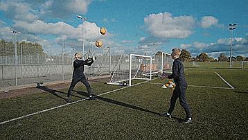 足球守门员三连扑,守门员扑队友折射球