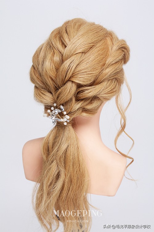 想要扎高马尾好看要怎么剪,学生党怎么扎低马尾简单好看