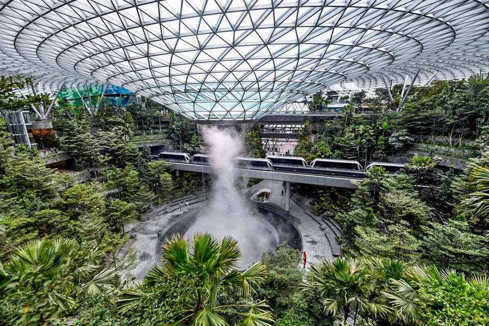 去国外坐飞机攻略,海外出行可以下飞机订酒店吗