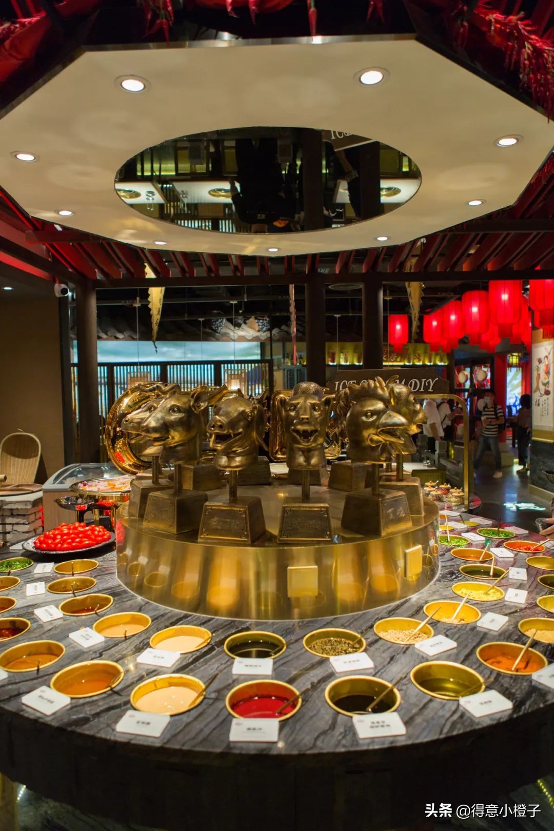 一来就火!哥老官、颜如晶炸鸡店再现排队名场面,亲测...