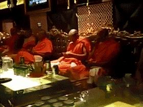 开心一刻gif下雨天,搞笑gif笑到肚子疼意外瞬间特辑