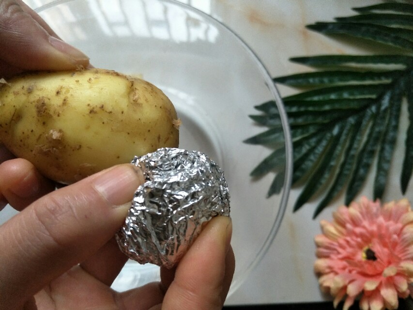 一张纸去土豆皮，削皮刀竟然输给一张纸，快速轻松还不费劲您会吗