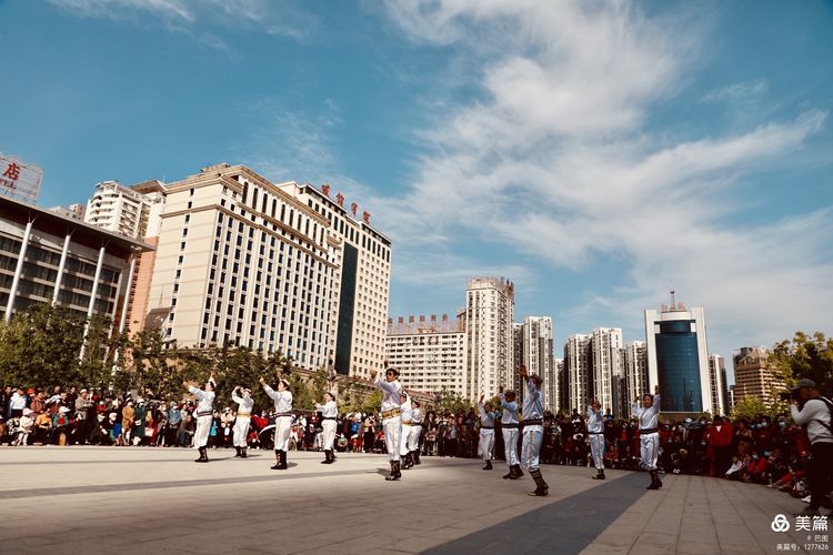 洛阳牡丹广场：*疆新**舞大联欢