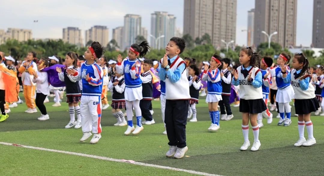 小学秋季田径运动会报道,运动少年展英姿