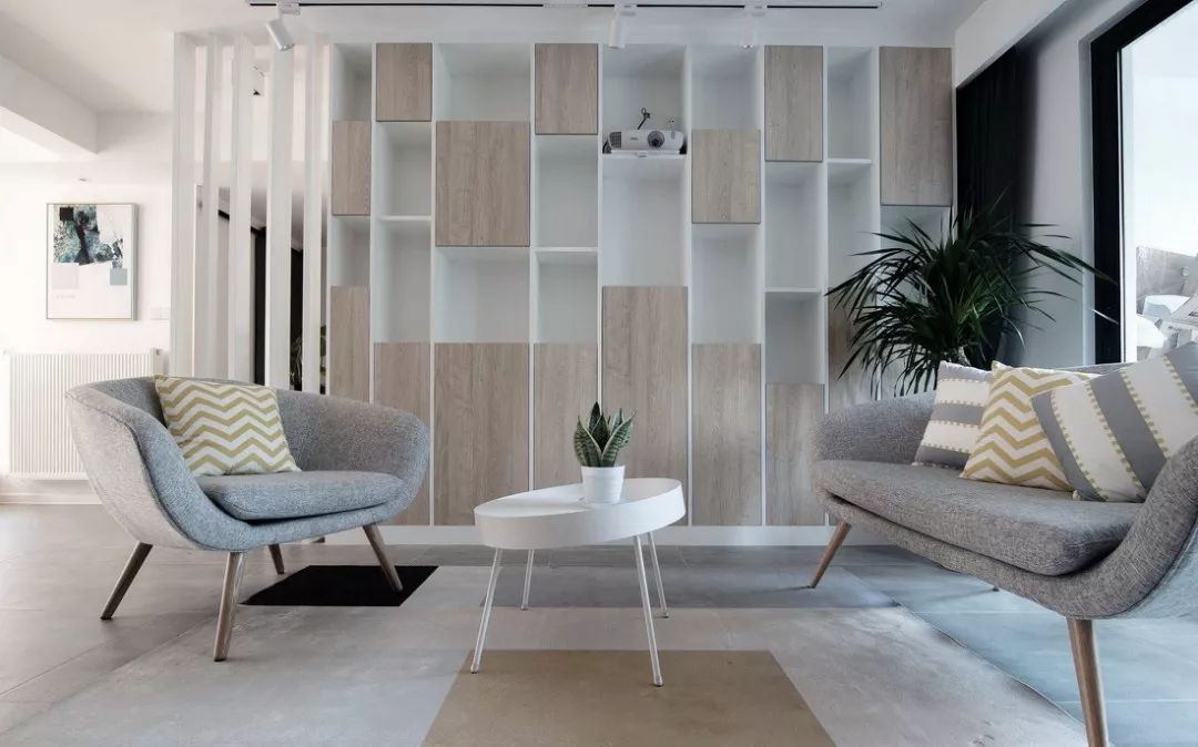 入户门正对洗漱台隔断,洗漱台正对过道