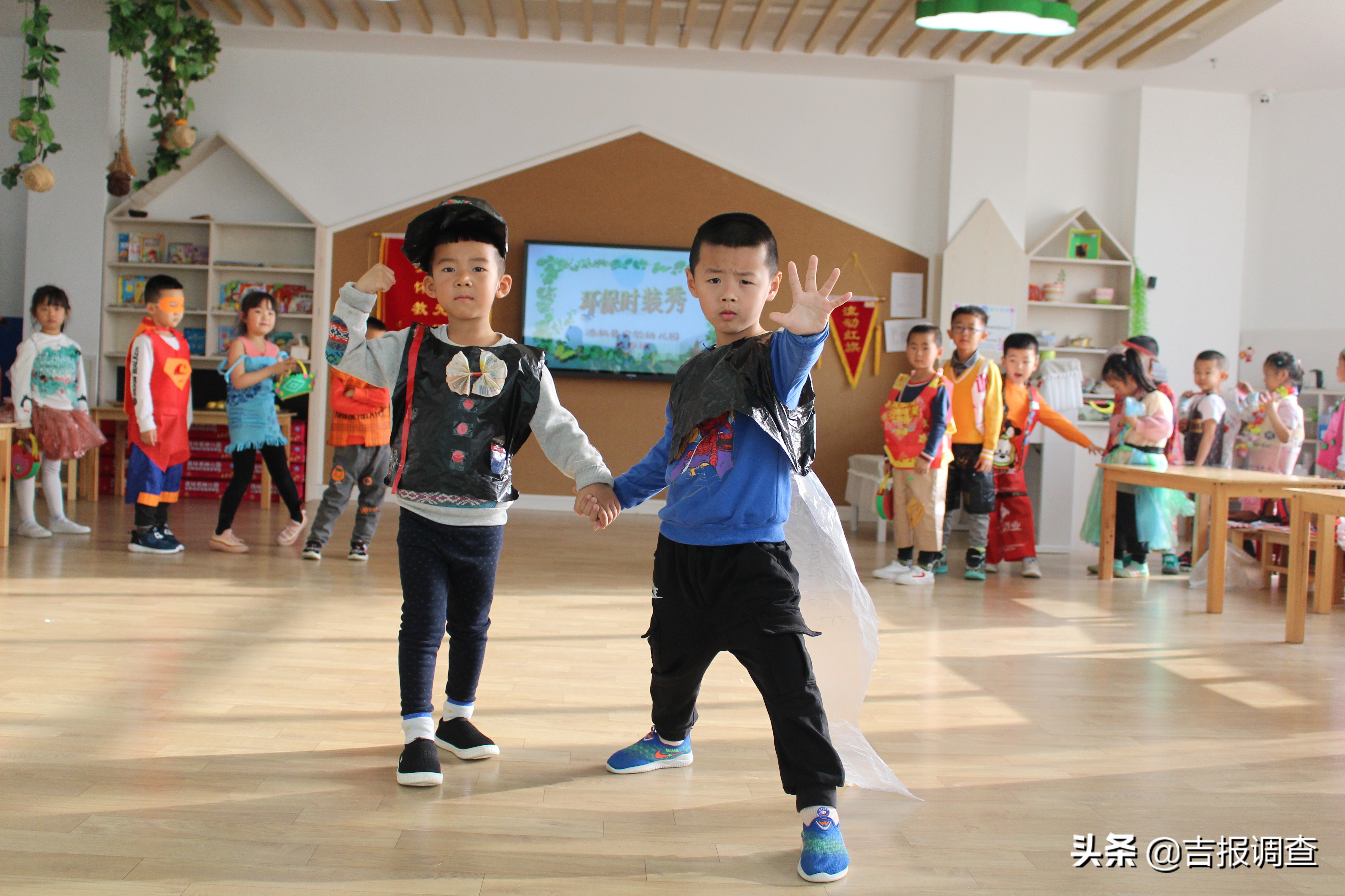 废纸壳做衣服幼儿园,废旧纸壳制作幼儿园