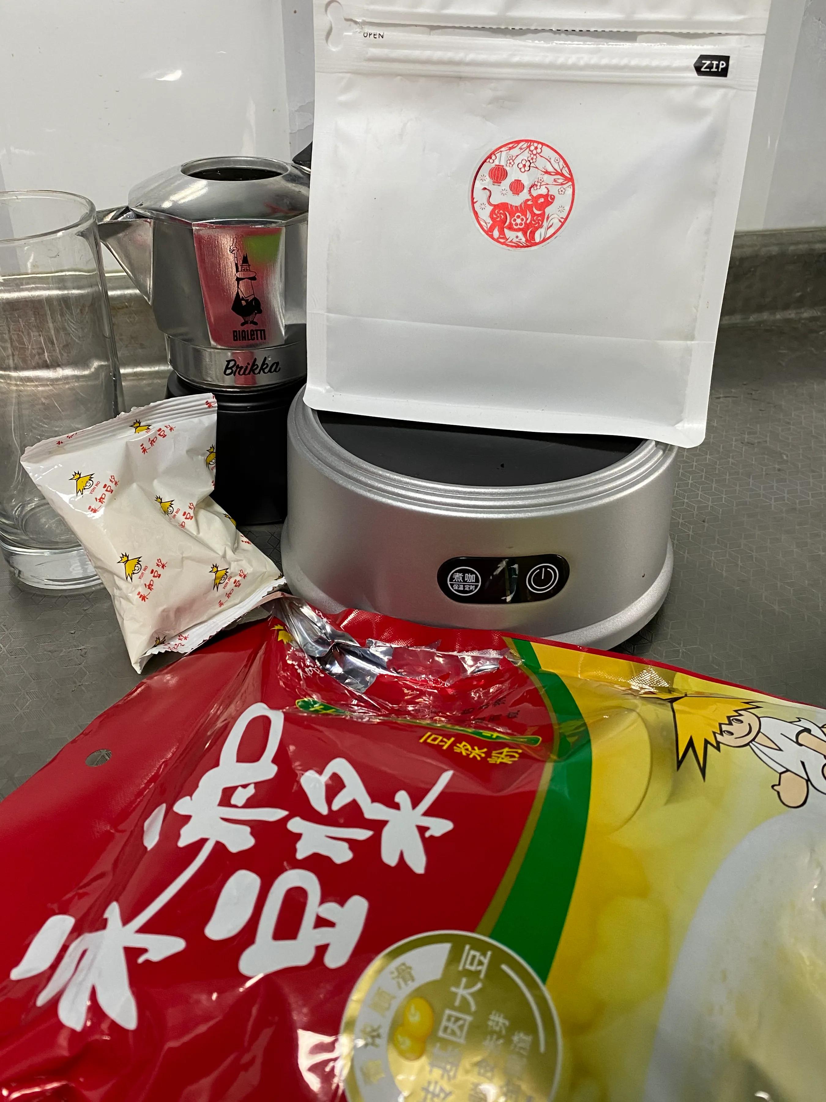 摩卡壶煮一人份的咖啡,煮一杯冰咖啡