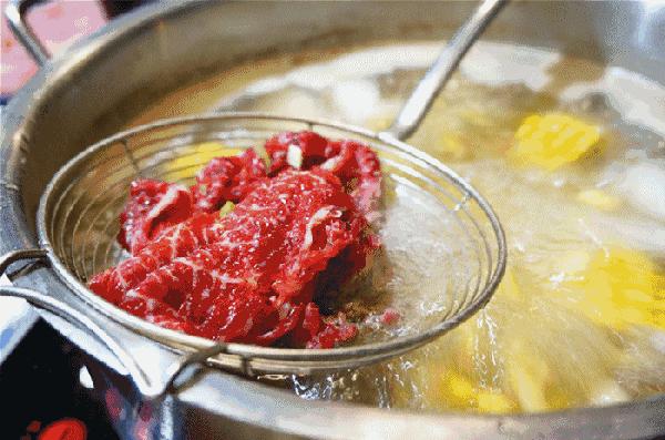 外国人最喜欢的中国美食竟是：火锅！全世界人有多爱吃火锅？