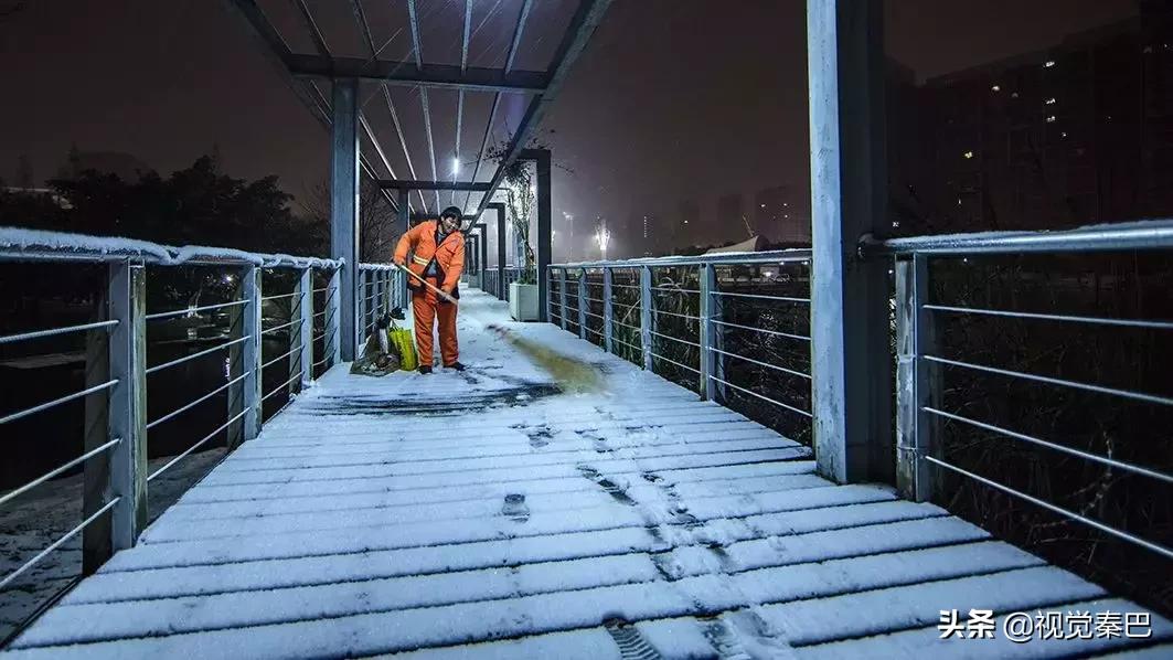 鍗佷簩鏃惰景鐪嬫噦浜虹敓,璇绘噦12鏃惰景