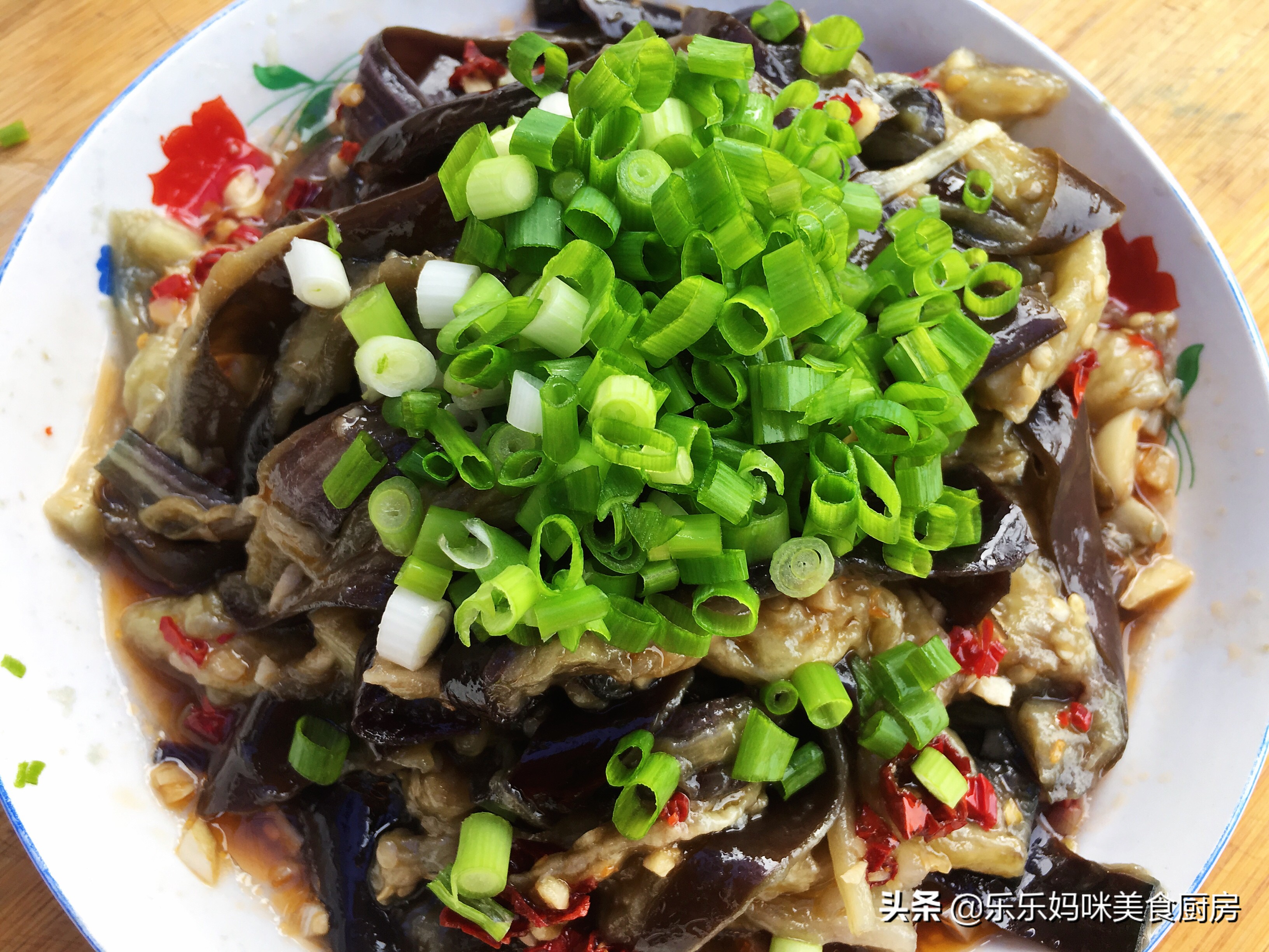 茄子买弯的好还是直的好,茄子买亮茄还是墨茄