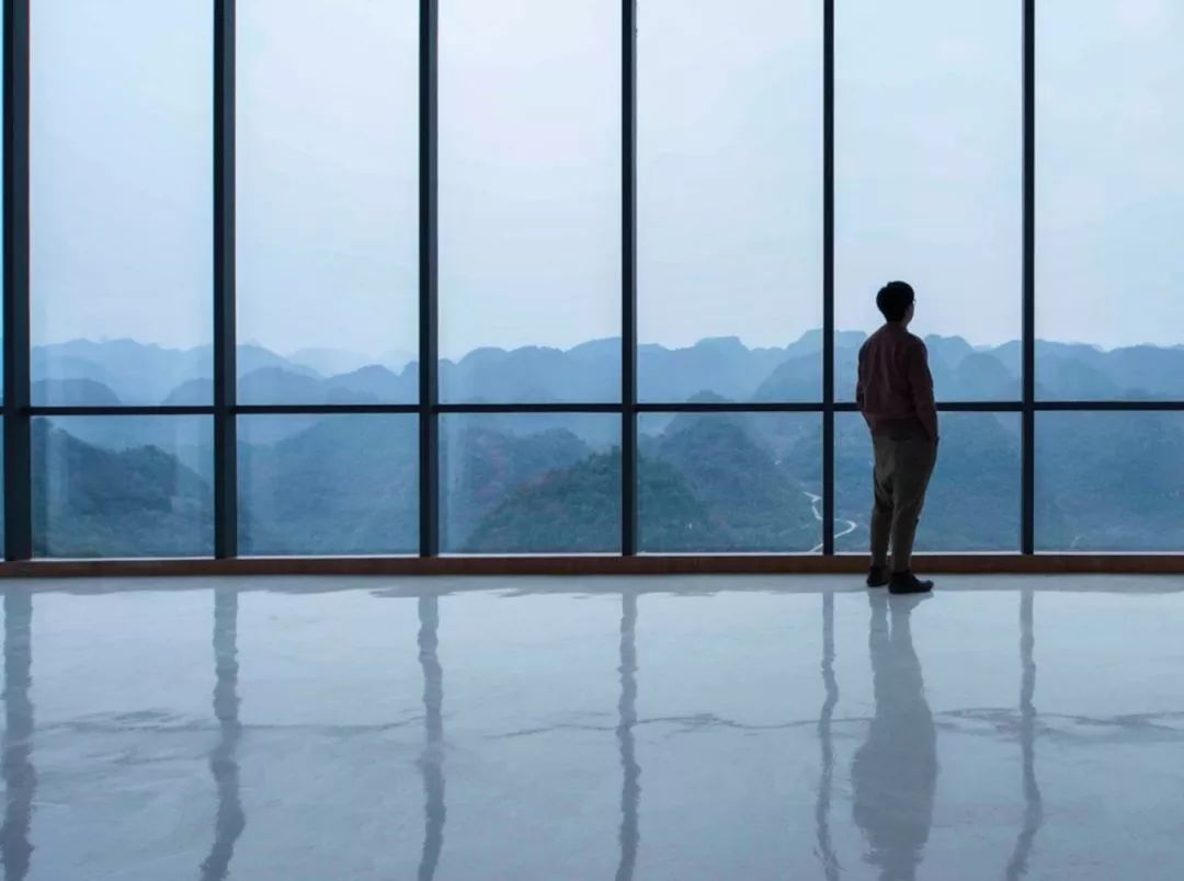 孤独的建筑物,孤独的建筑金湾