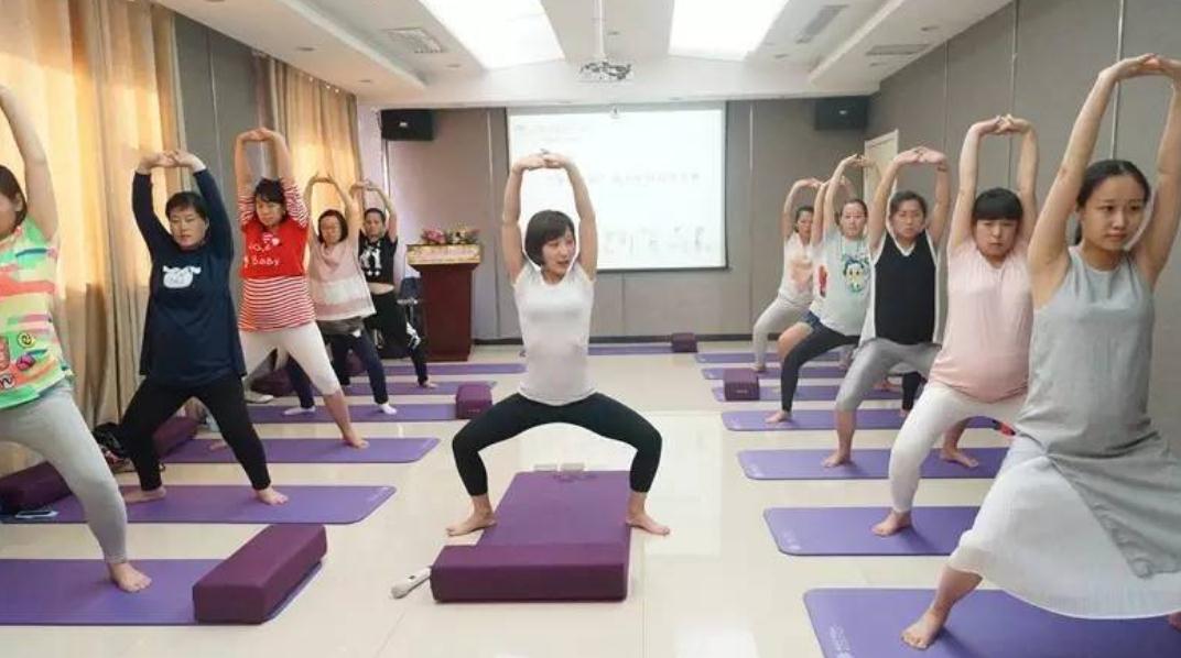 为什么孕妇有的肚脐凸出有的凹,为什么孕妇肚脐是个坑