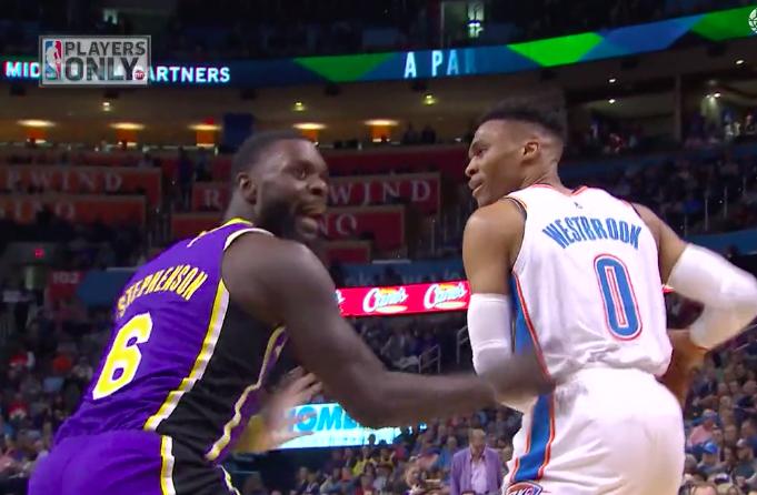 史蒂芬森防威少摸腰视频,史蒂芬森威少飞吻