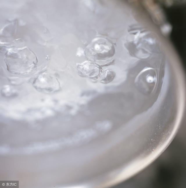 鼻子上挤出来的黄东西是什么,鼻子上挤出的黄色物体