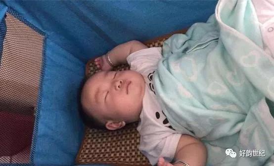 孩子睡觉滚来滚去怎么回事,小孩子睡觉滚来滚去什么原因