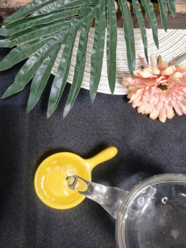 粘到502胶水了怎么才能解开,502胶水粘到手一招轻松解决