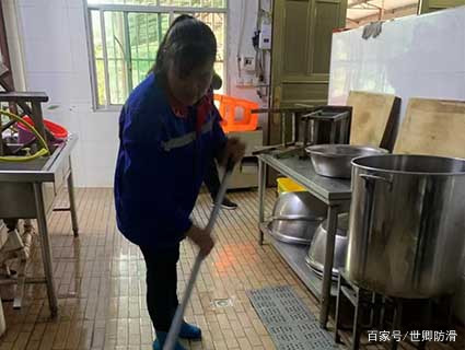 地板砖防滑剂怎么处理,地板砖不防滑怎么办