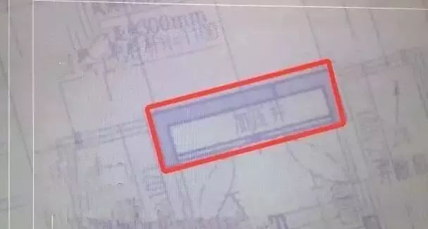 裸眼4D塑胶人工湖、水泥地上种草皮,开发商那些骚断腰的迷惑行为