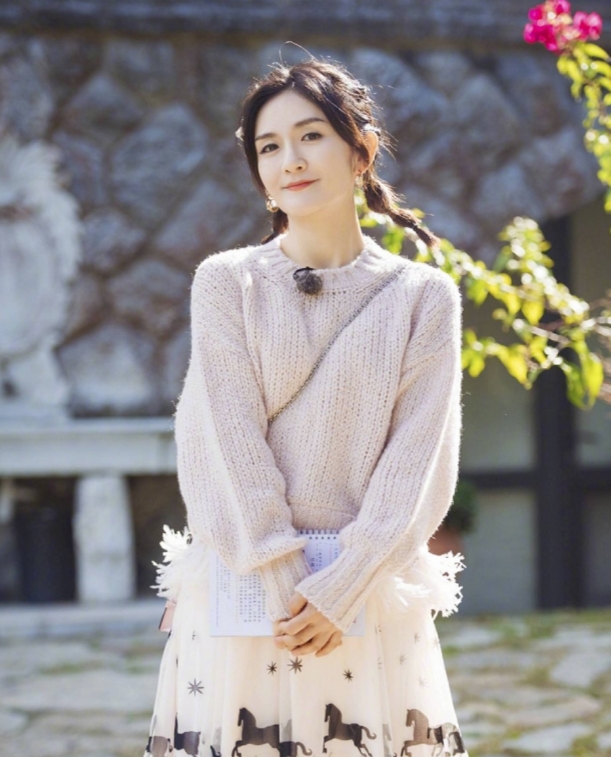 谢娜晒两次产后马甲线对比照,谢娜晒一胎二胎产后马甲线