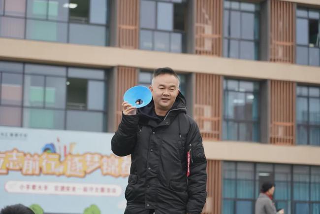 足球史上一场比赛一个人进7个球,足球世家排名第一