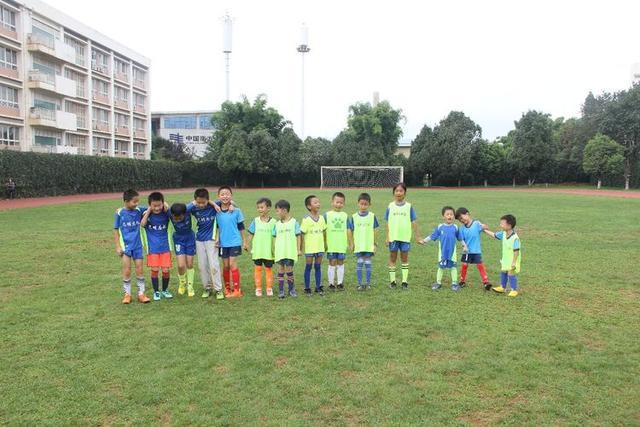 儿童足球基础训练昆明,昆明足球训练营小孩