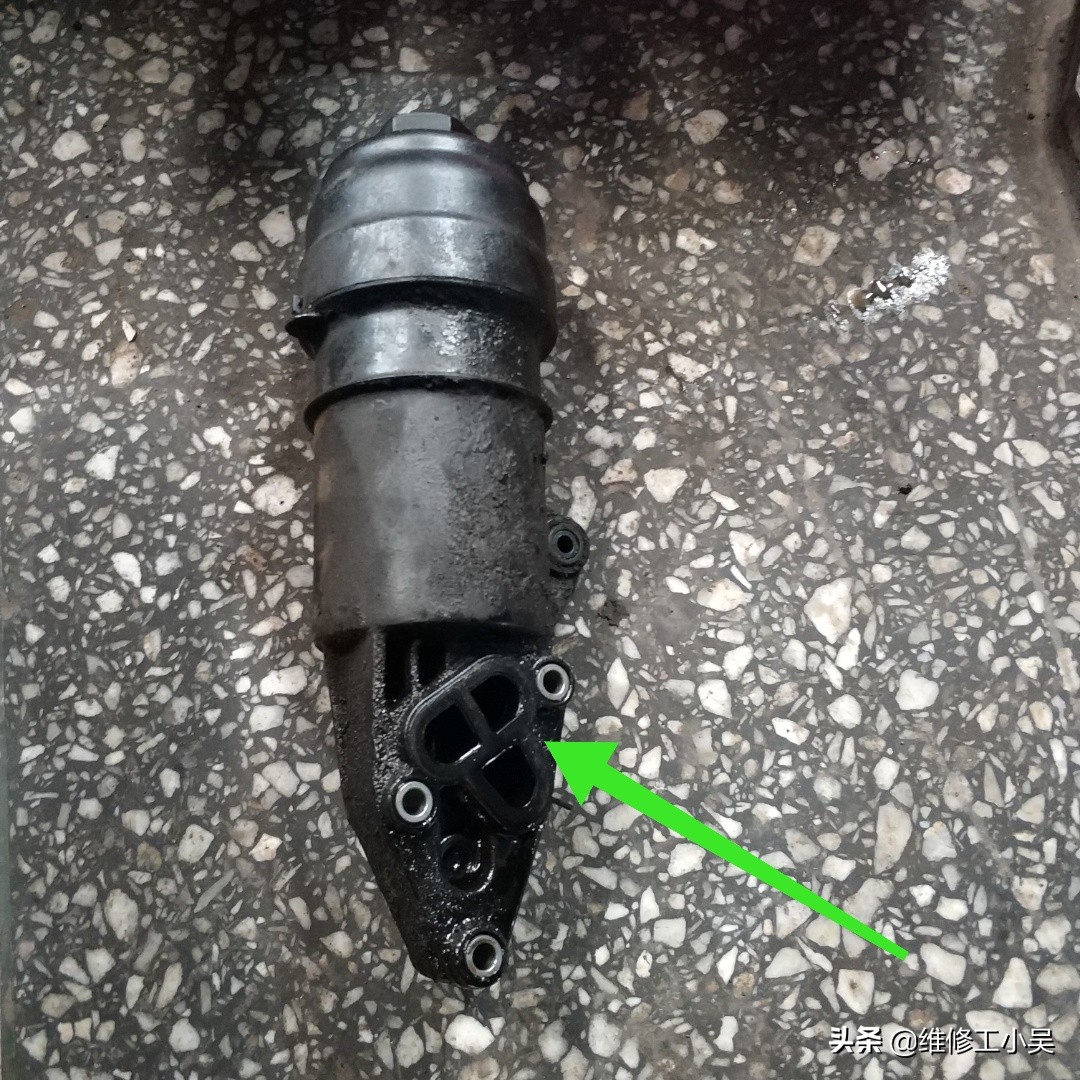 奥迪10万公里漏水,奥迪发动机变速箱漏油维修