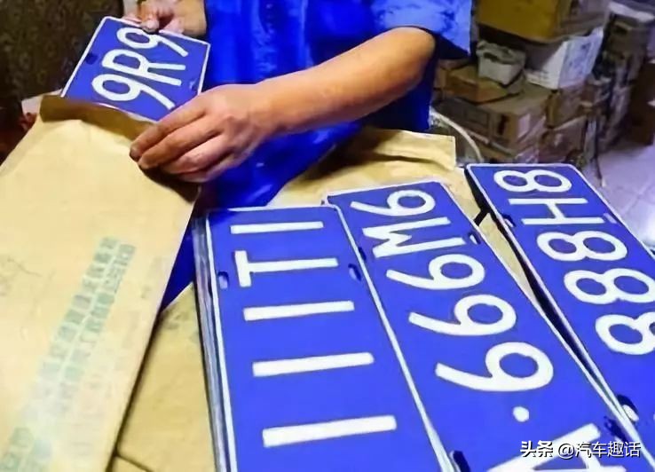 旧车保留牌照新车上牌流程,买新车去上牌没领牌怎么开