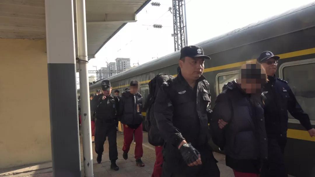 首例假冒lv等箱包原材料案告破,lv制假售假案件