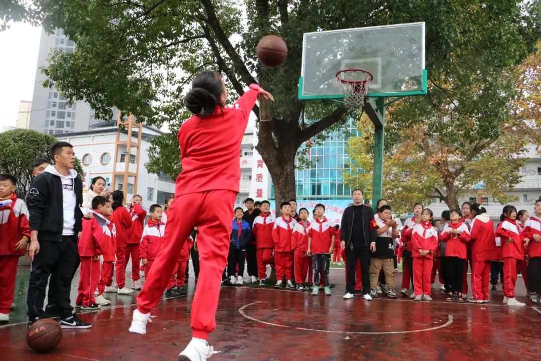 向日葵、比卡丘,嗨翻桐梓这些学校