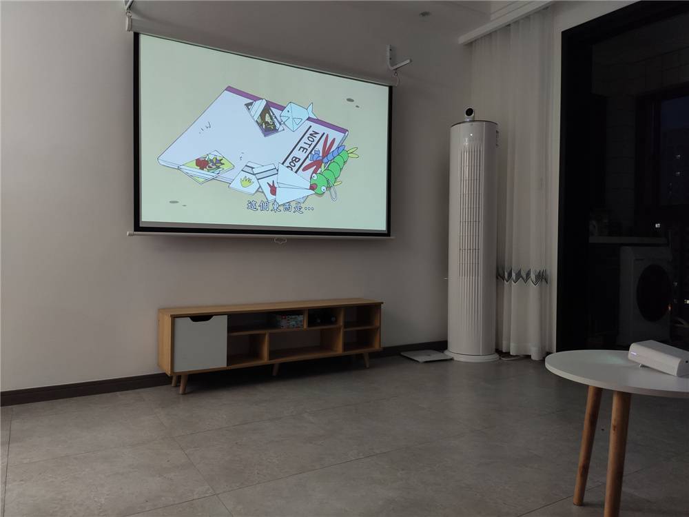 将电影院放进口袋里？天猫精灵“小白盒”便携智能投影仪评测