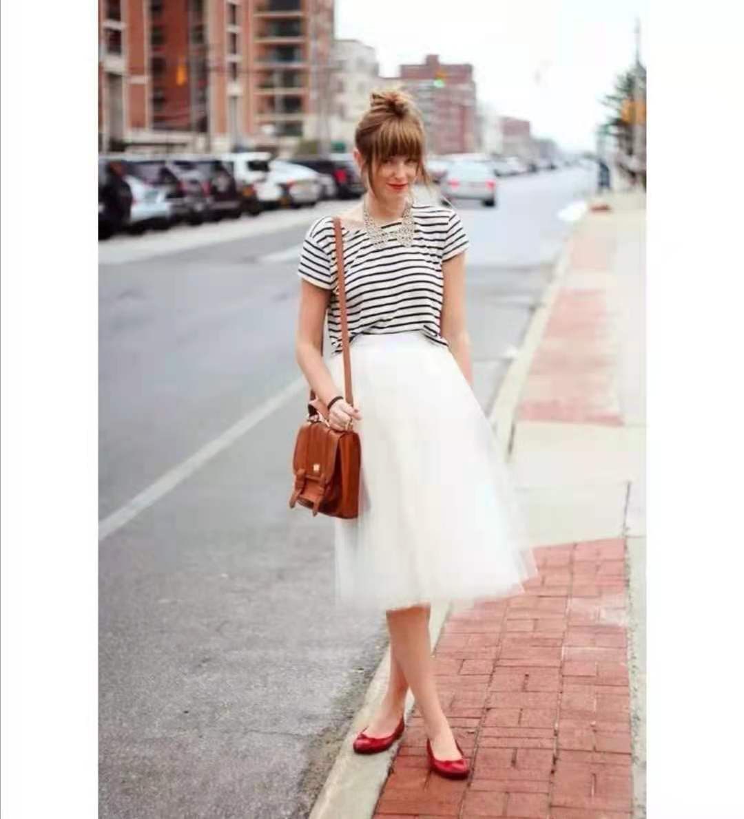 高帮红色高跟鞋搭配啥衣服,红色旗袍配什么颜色高跟鞋