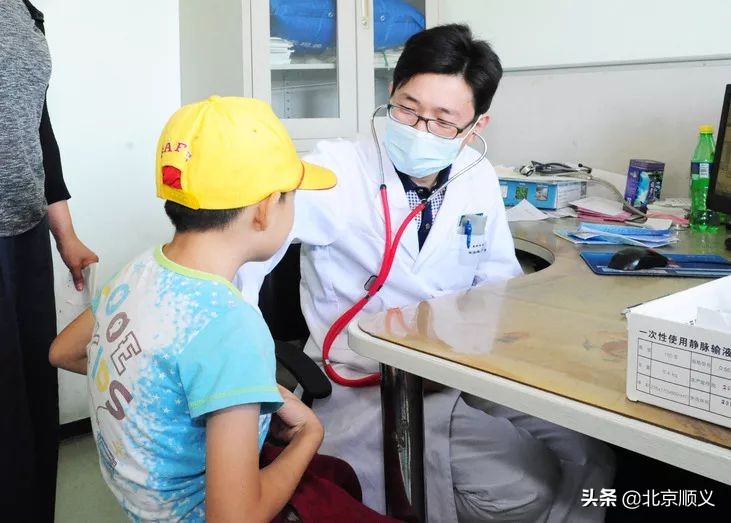 最近孩子一咳嗽就发高烧,孩子咳嗽有炎症高烧需要输液吗